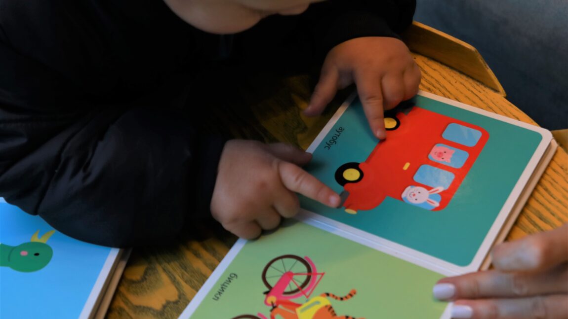 Kako podstaći dete da spaja rečenice uz pomoć slikovnica?